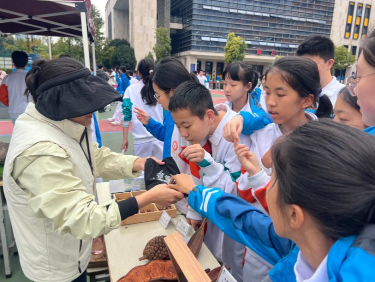 科普盛宴进校园 科技筑梦向未来——分省院助力高新一中初级中学第十七届科技节